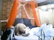 酒店偷拍性感苗条的大学美女洗澡时男友急的到厕所要操她,洗完后偷偷穿上睡衣不让操,扑倒床上扯掉内裤干!