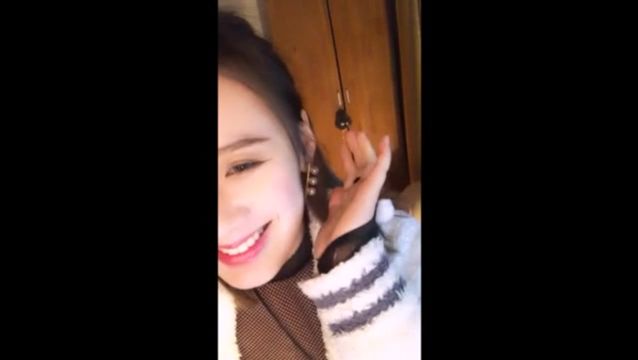 清纯美女主播萱baby穿情趣网衣短裙漏逼直播-淫荡对白