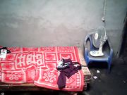 棚户区站街女暗拍洗脚准备开草门被踹开隔壁一对完事的要过来观摩妹子被吓坏了