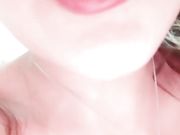 十分淫荡大奶少妇美女手上带上避孕套插穴自慰 喷水高潮 还用自慰棒插菊花