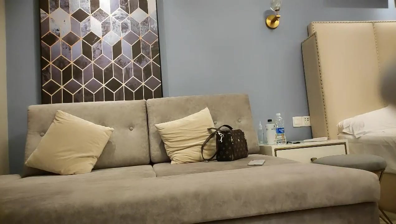 极品高端外围修长美腿花臂纹身翘屁股猛操