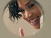 创意剧情性爱男女卫生间阴茎穿过来美女给你口