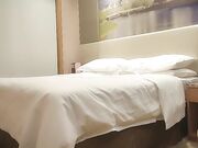 寻花气质甜美外围小少妇镜头前深喉扛腿后入