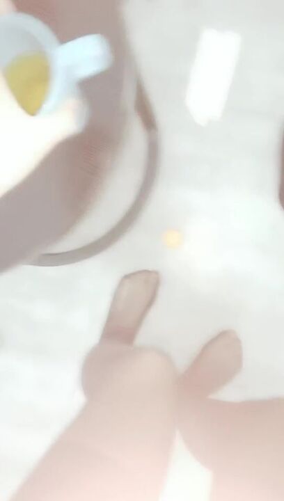 性感美女玩SM绑吊带黑丝项圈口塞吸蛋舔菊