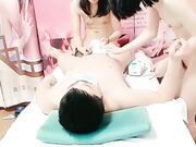 两个骚技师勾搭客户激情啪啪丝袜情趣诱惑轮草