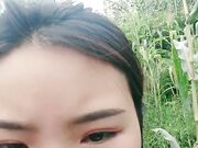 剧情演绎小少妇户外田间地头勾搭农民啪啪性爱