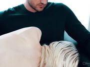 Cherry Bomb 骑在鸡巴上疯狂摇动的金发少女