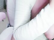 19岁清纯美妞一线天粉穴近视角假屌插穴03