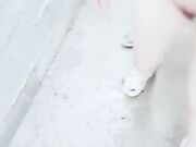 爆乳姐妹户外勾搭陌生人到山上小石屋啪啪