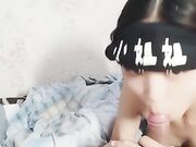 年轻小嫩妹身材苗条给炮友口交展示粉嫩小穴