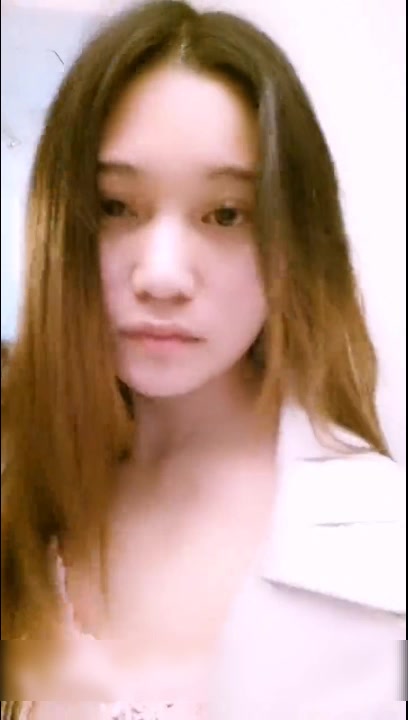 网红刘婷演绎借口不会用遥控器骗酒店服务员