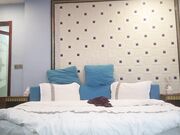 情趣圆床房约来个丰满性感女孩跪舔后入抽插