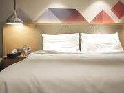 网约极品外围女神风骚淫荡从沙发到床上淫荡