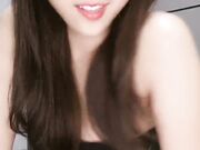 小妹新人和炮友操逼跪在椅子上后入美臀01