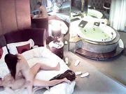 情趣酒店豪华套房水滴摄像头监控偷拍貌似很饥渴很主动的美眉上位骑坐鸡巴