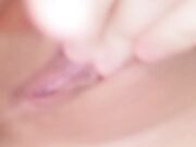 少女自摸大奶揉捏小穴呻吟交环