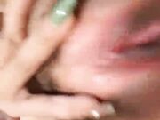 青春少女自慰玩弄淫穴黄瓜插逼自慰