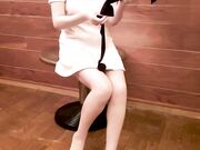 粉红护士装加黑丝被按在沙发上抽插