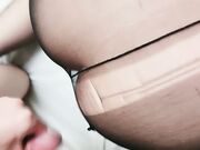 乖巧甜美网红女神 挂完毛再操逼 黑丝撕裆求操 从下往上视角特写 主动骑乘位猛坐