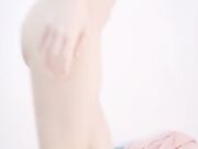 骚女妹妹站立口含鸡巴蛋蛋嗦弄吃屌尖叫01