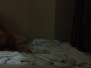 露脸和兄弟一起3P房东的风骚女儿边干边拍两根鸡巴一起上双洞齐开谁也不闲着