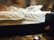 美女不慎被灌的烂醉如泥性感白丝怎么搞都不醒