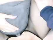 电影院白长袖灰短裙黑丝高跟深夜影院操小姐姐