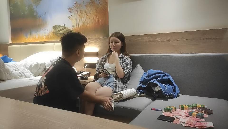 加钱哥宾馆约操精致外围深喉打桩侧入内射01