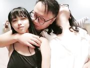 眼镜幸福老哥 淫乱双飞大奶妹 交叉舌吻双女舔屌 骑乘抽插揉捏奶子 打桩机猛操屁股