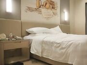 高素质外围妹子沙发舌吻调情舔屌口交侧入