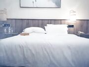 全国探花甜美长腿萌妹口交舔弄大力抽插后入