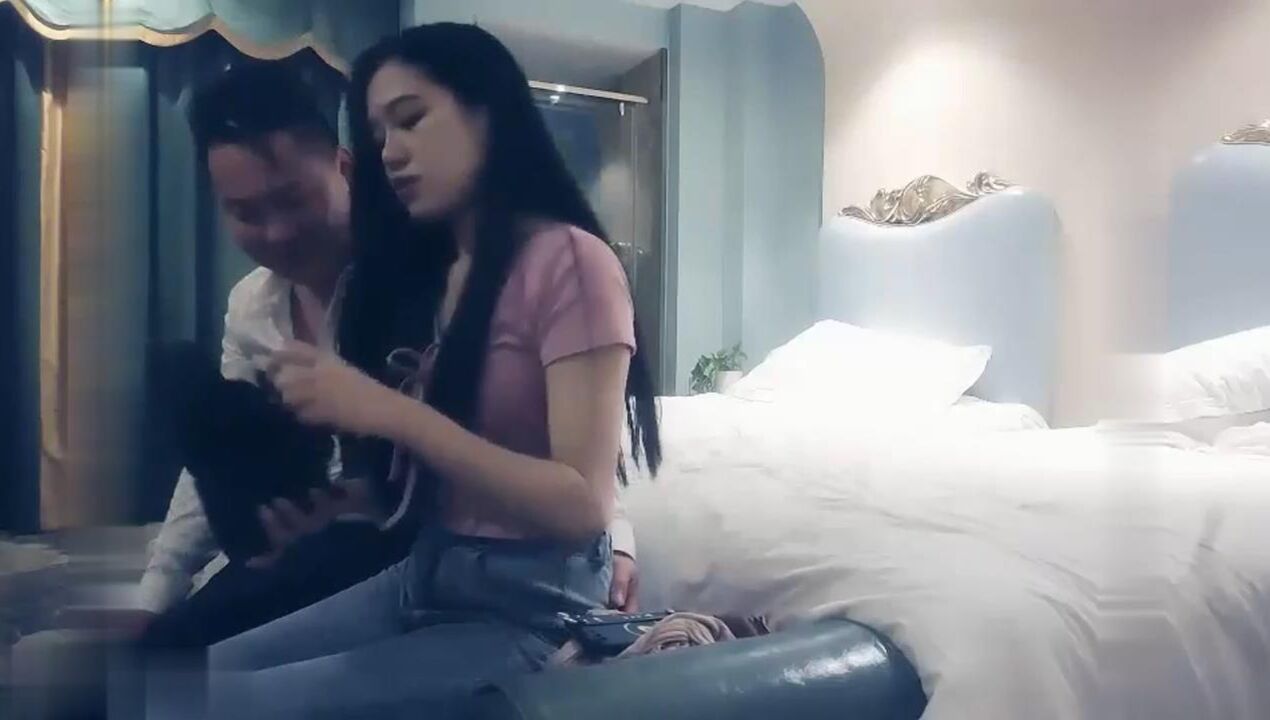 赵总寻花肉肉身材紫衣妹子舌吻跪着口交骑乘