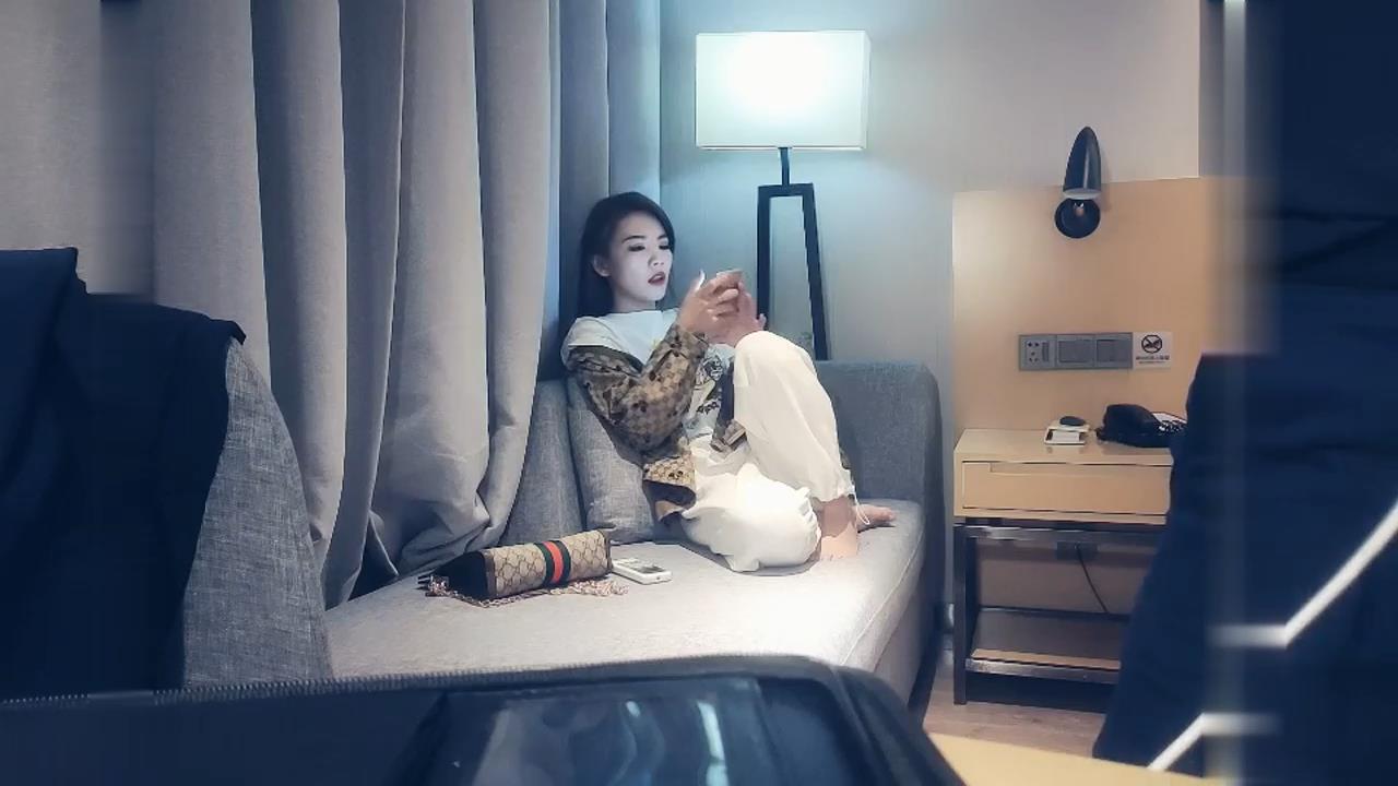 赵总寻花外围小姐姐疯狂冲击妹子高潮不断呻吟频