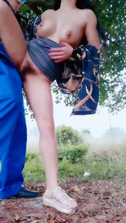 白嫩大长腿被大爷骑乘站立深插骚逼