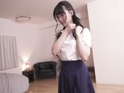 在某大学图书馆担任委员的文艺少女 与冷静利落的外表相反 她的本性是凶猛的