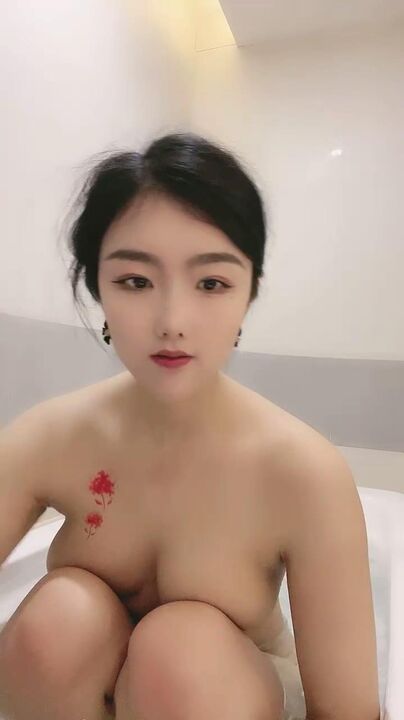 女神妹子宾馆伺候小哥激情啪啪激情上位舔乳头