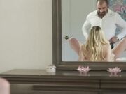 好女孩 爸爸看见少女有点无聊教他如何服务