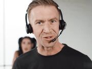 3P性感上位玩弄淫语不断刺激蛋蛋暴插