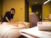 受挫按摩师强行露出坚硬肉棒用力抽插1