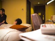 受挫按摩师强行露出坚硬肉棒用力抽插1