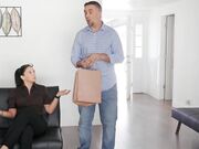 用她的诱惑力量来刺激的大鸡巴