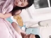 劲爆吃瓜山东捉奸事件骚货偷情还理直气壮趁老公不在家喊来野汉子偷情正在啪啪老公闯入