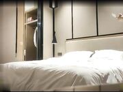 极品白裙御姐在酒店床上跪爬起伏深入