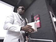 年轻的罗马尼亚荡妇被黑大屌操她的小屁眼