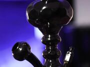 天然黑发美女凯莉鸡巴上滑动湿漉漉的阴户