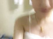 土豪狼粉付费群大眼睛美女直播大秀裸体跳艳舞洗澡