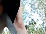 韵味十足眼镜骚货 驾车户外野战 蹲在地上尿尿1