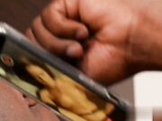 家庭主妇海伦娜普莱斯被大黑鸡巴拜访