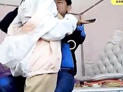 父女乱伦-女儿刚放学回家衣服还没来的及脱就被父亲吃奶摸B 爆操