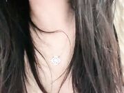 让大哥抠到高潮喷水 无套爆草多体位白浆沾满鸡巴让她舔干净